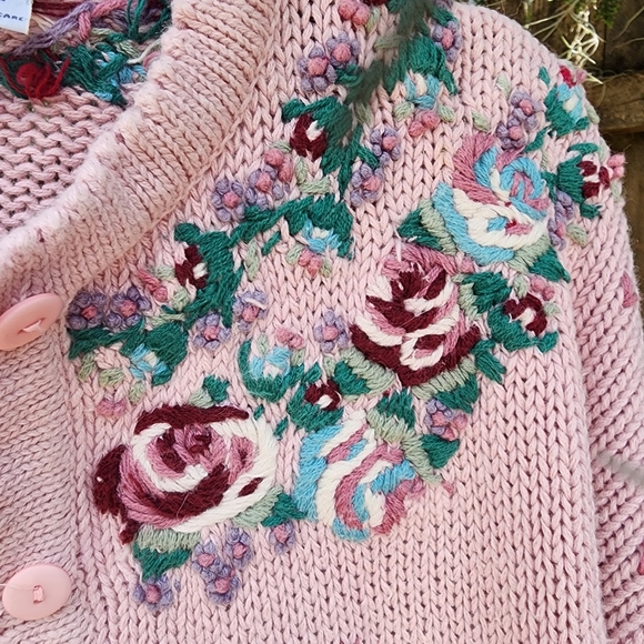 Vintage Embroidered by Hand sweetheart sweater - Picture 4 of 10